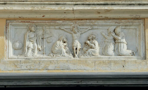 Bassorilievo in marmo del XV secolo dell’Oratorio della Confraternita di San Giacomo
