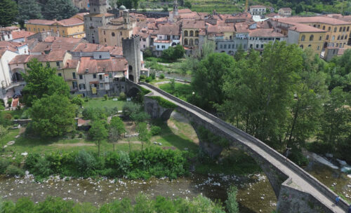 The bridge of Casotto and detail of Pontremoli